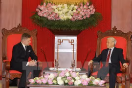Party leader receives Slovak Prime Minister 