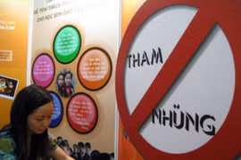 Justice ministry reviews anti-corruption performance