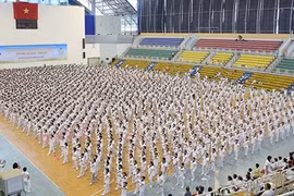 Record taiji performance gathers almost 3,000 elderly people