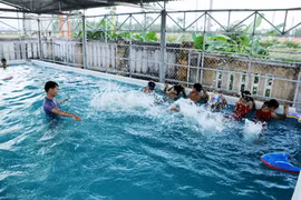 Long An equips children with underwater skills