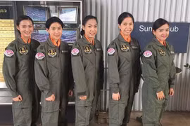 Thai air force welcomes first five female pilot trainees