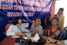 OVs in Cambodia offered gifts on Chol Chnam Thmay festival