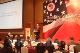Vietnamese, US businessmen meet in Hanoi, talk about TPP