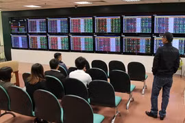 Investor confidence lifts local shares 
