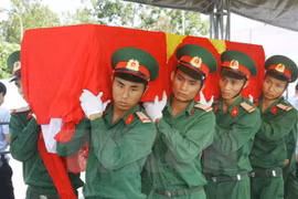 Volunteer soldiers’ remains laid to rest in Kon Tum 