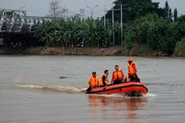 Indonesia: many missing after boat capsizes