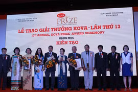 Outstanding scientist, students, social contributors honoured