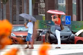 Heat wave forces schools to close in Malaysia