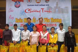 Campaign launched to give Tet gifts to the poor, AO victims 