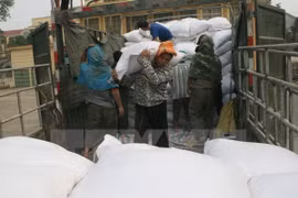Ethnic minorities, drought victims get rice support