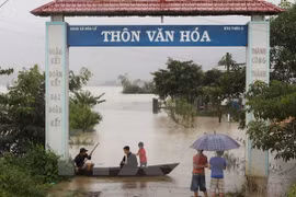 OVs make donations to help flood victims in central region