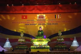 Ninh Binh holds ceremony to worship massive jade Buddha