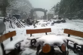 Snow envelops northern mountains 