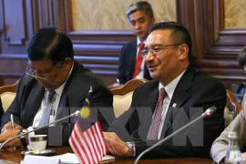 Malaysia urges ASEAN to resolve differences in East Sea issues