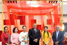 Timor Leste's Foreign Minister Bendito Freitas (third from right), and Timor Leste's Ambassador to Brunei Abel Guterres (far right), pose for a commemorative photo at the Vietnamese Embassy's exhibition space in Brunei. (Photo: Vietnamese Embassy in Brunei)