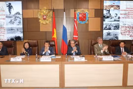 Delegates at the symposium to mark the 30th anniversary of the signing of the Treaty on Principles of Friendly Relations between Vietnam and Russia, and the 70th anniversary of Vietnam's Dien Bien Phu Victory (May 7, 1954). (Photo: VNA)