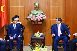 PM Pham Minh Chinh meets with General Director of Samsung Vietnam Choi Joo Ho (Photo: VNA)