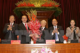 Newly-elected Party Central Committee convenes first plenum