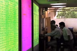 Vietnam stocks mixed as oil prices slip