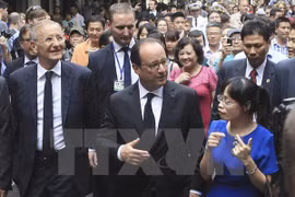 President Hollande’s Vietnam visit makes headlines in France 