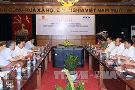 VNA, Bac Giang shake hands in communication work