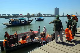 Da Nang: Overloading triggers boat capsize, three still missing