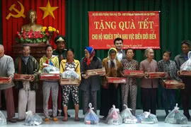Charity events ensure warm Tet for needy people