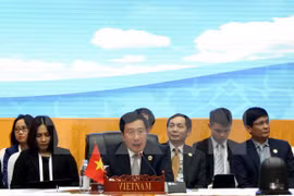 Vietnam reiterates stance on East Sea issue in Laos 
