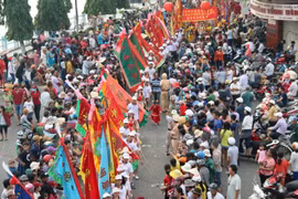 Nghinh Ong festival attracts crowd in Binh Thuan 