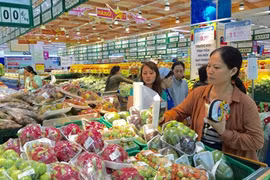 Supermarkets, malls battle for sales