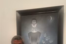 Painter inspired by Vietnamese women wearing ao dai