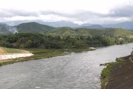 Hoa Binh works to develop Hoa Binh Lake national tourist area
