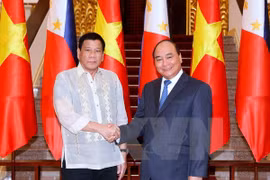 Philippine President meets Vietnamese PM, concludes visit 
