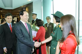 President arrives in Singapore to start State visit 