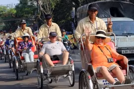 Tourist numbers soar in big cities during national holiday 