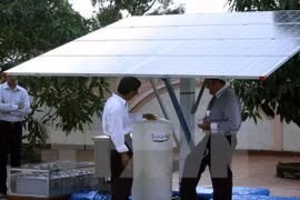A technological system applying solar energy in shrimp breeding industry (Photo: VNA)