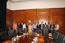 The Vietnamese delegation at a working session with officials from India’s Ministry of External Affairs, Department of Space, and Space Research Organisation (Photo: VNA)