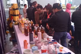 The OCOP fair draws crowds exhibitors (Photo: VNA)