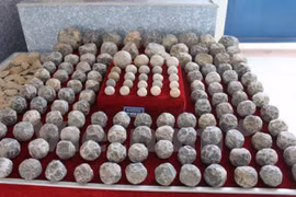 Cannon balls of big size (Photo: VNA)