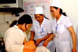 The "First Embrace" campaign aims to save thousands of newborns in Vietnam (Source: Saigon Giai phong online)