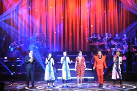 Yesterday's Music Devotion Awards featured a performance by the nation's leading singers (Photo: VNA)