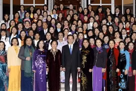 PM meets female deputies to 12th NA 