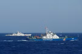 Chinese ship (left) chases Vietnam Coast Guard ship (Source: VNA)