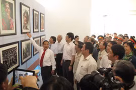 The exhibition draws visitors. (Photo: VNA)