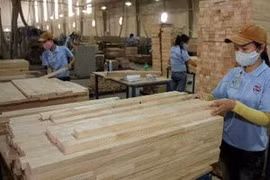 Wood processing (Photo: VNA)