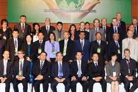 Deputy Prime Minister Vu Van Ninh and delegates at the forum (Source:VNA)