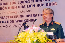 Deputy Minister of Defence Senior Lieutenant General Nguyen Chi Vinh speaks at the workshop (Source: VNA)