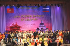 Artists pose for a photo at the event (Photo: VNA)