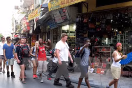 International tourists visit Hanoi (Photo: VNA)