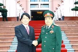 Minister of National Defence Phung Quang Thanh received Japan's Defence Minister Itsunori Onodera on September 16 (Photo: VNA)